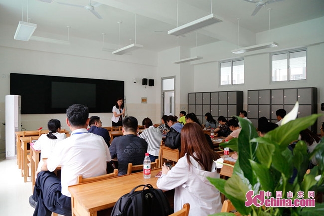 博众人之长取百家之精校训,博众家之长省自身之失