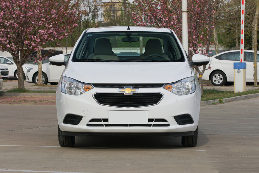 大空间5.9l低油耗的合资代步轿车,不足7万的国产轿车百公里油耗5.8l