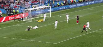 足球回不了家，哨响那一刻才知道，快乐只是你穿的保护色