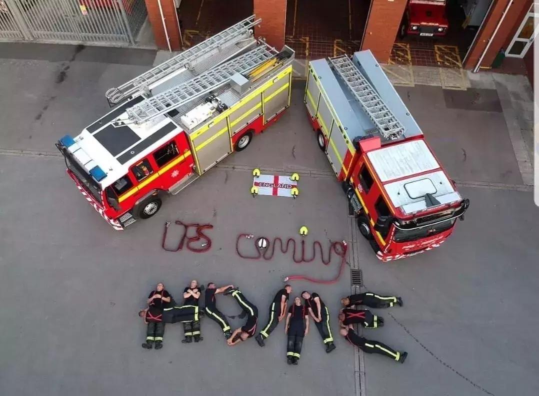 足球回不了家，哨响那一刻才知道，快乐只是你穿的保护色