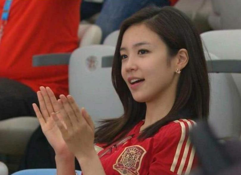 克罗地亚红衣女球迷,克罗地亚女球迷视频