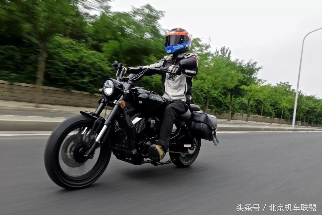 龙嘉v途250复古摩托车测评,龙嘉v途250只有五个档位吗