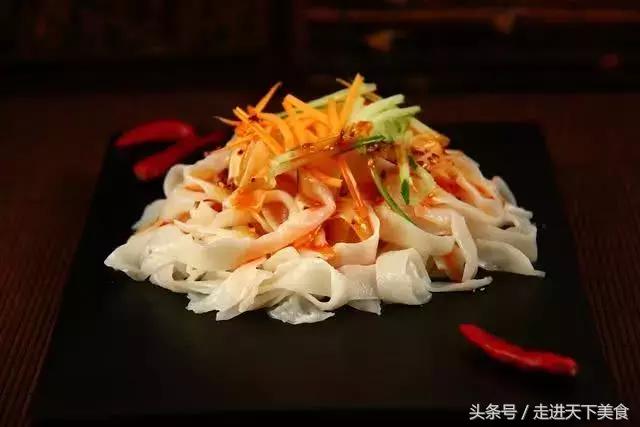 夏季凉皮凉面的做法视频,清凉爽口的凉皮凉面