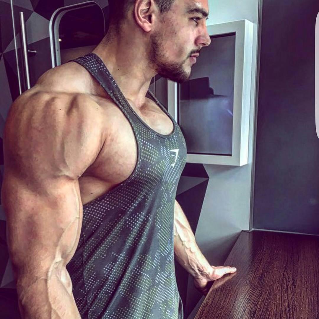 二头弯举后胳膊一直伸不直,二头弯举酸痛恢复