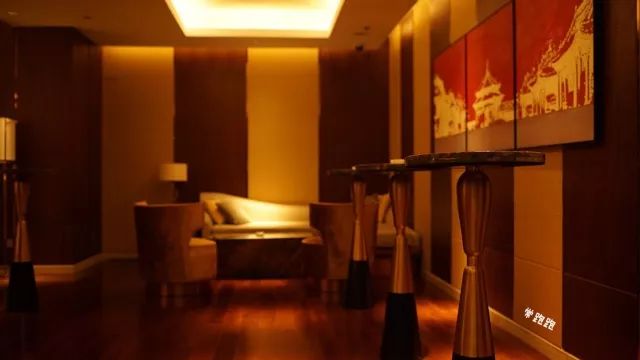 将酒店建在五里河体育场旧址这个希尔顿酒店可不止是个足球迷