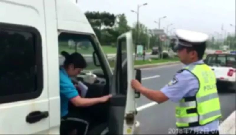 杭州交警拦下宝马,杭州交警被拦下视频