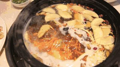 中国四川旅游看世界级的美景和可爱大熊猫,品尝当地火辣的美食!