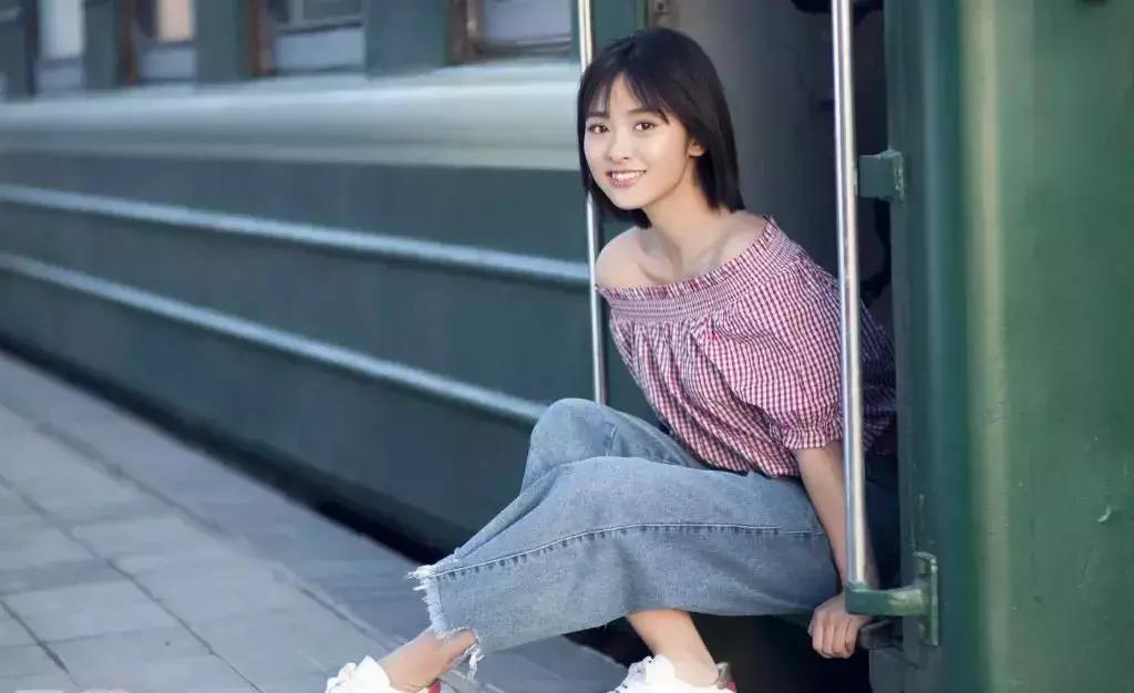 杉菜湿发刘海,杉菜大波浪发型