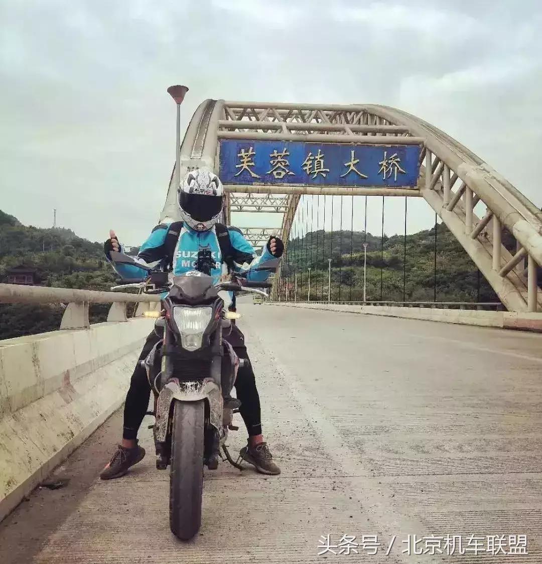 摩友旅途美景,摩友们感受骑行的独特魅力