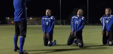 足球场上各种逗比瞬间剪辑,足球场上的搞笑瞬间拯救不开心