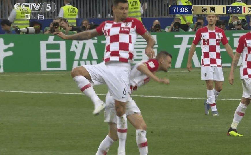 尴尬！乌姆蒂蒂被痛苦两连击，起身后发现自己占便宜了！