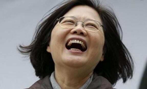 蔡英文批大陆被网友骂惨了“闻英文色变”将是年底普遍的绿营反映？