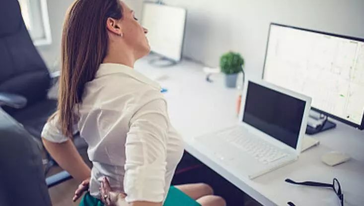 腰疼骶骨错位怎么治,骶骨痛和腰痛是怎么回事