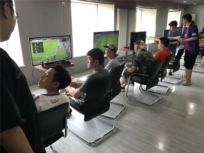 实况足球历年游戏,实况足球哪一代游戏性最好