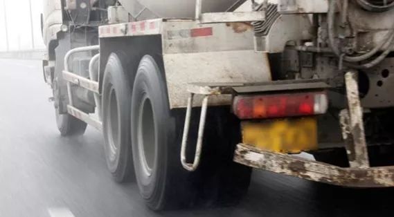 预警大雨大风来袭出行请注意安全,天气预警雨天出行请注意安全