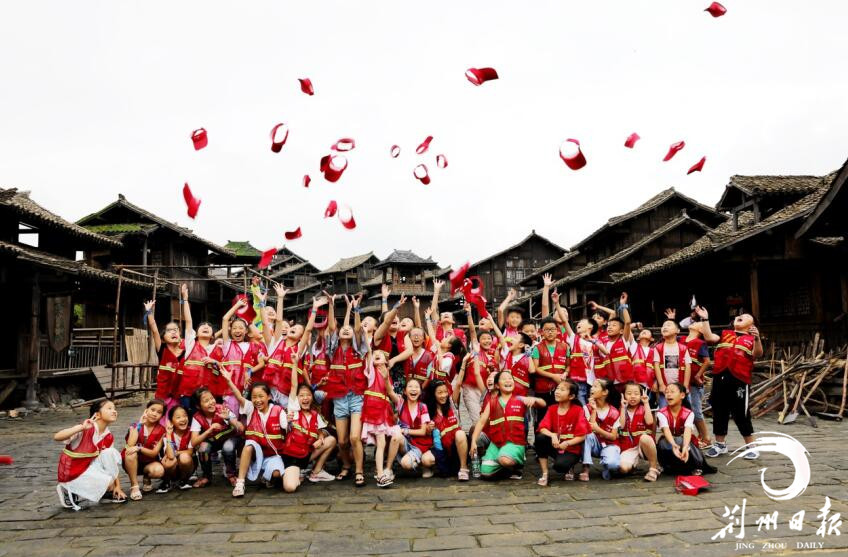 “荆报小记者”成长体验营职业体验师少量名额抢订中……