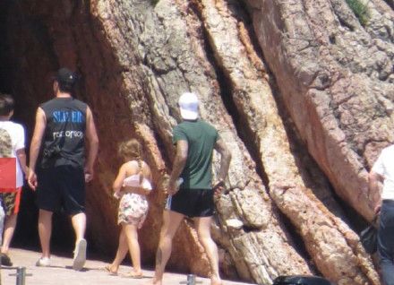 贝克汉姆全家度假，穿着比基尼的小七胖得实在太可爱了，贝嫂好瘦