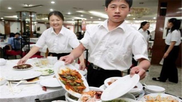 酒店服务员偷吃剩下菜,酒店吃剩的菜服务员可以打包吗
