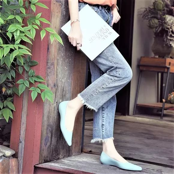 最美不是下雨天，是你穿过的那双雨鞋！一秒瘦脚，超软耐磨！