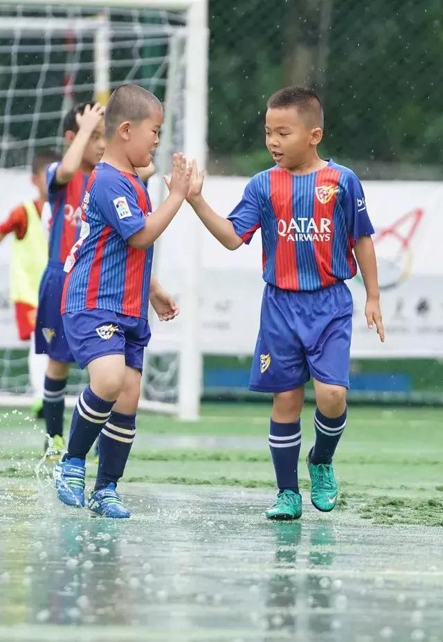 北京百队杯足球赛程多长时间,雨水浇不灭热情