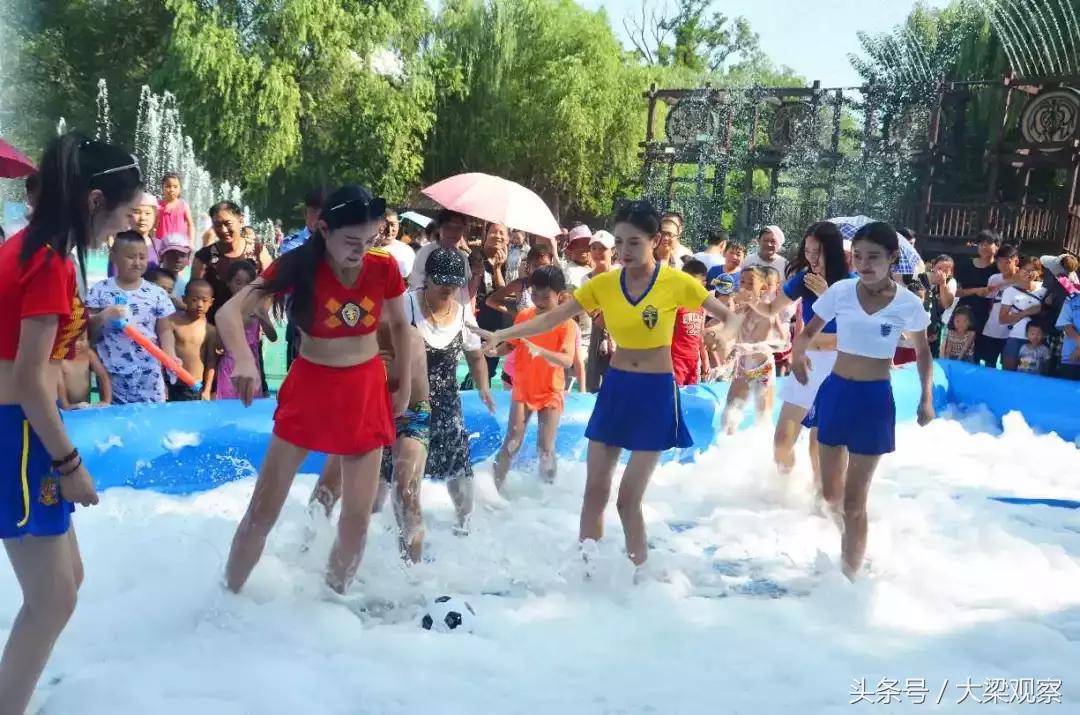 世界杯足球宝贝巡游,足球宝贝秀现场