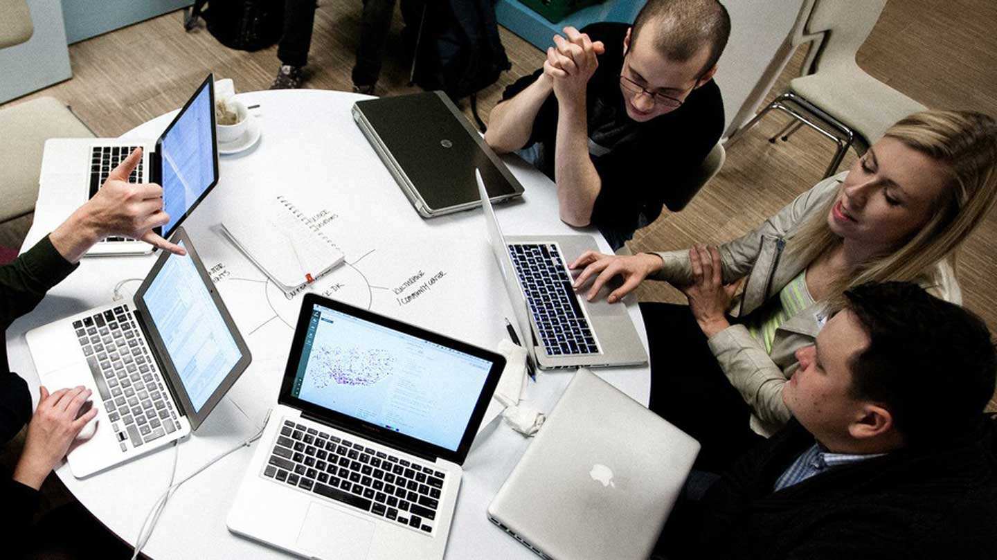 计算机专业怎么样?大学老师几句话道出真相:高薪与美女不可兼得