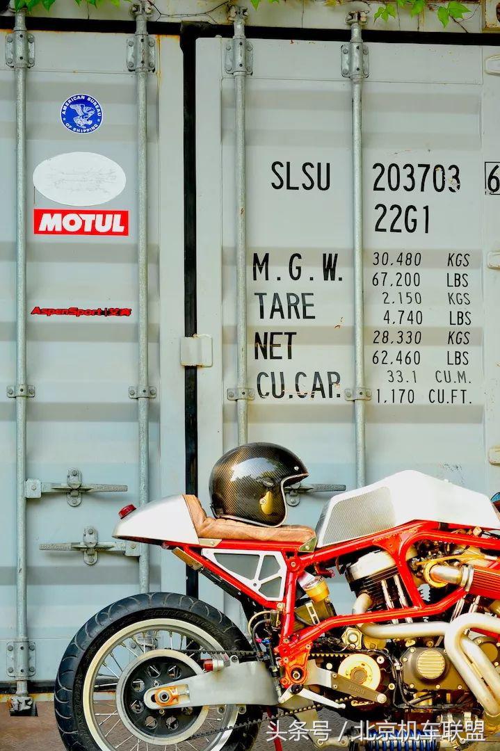 TORC碳纤复古盔确实有点不一样、材质、做工都不错、颜值也可以