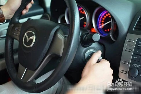 为什么自动挡挂d挡后不显示挡位,自动挡的车行驶中挂n挡会怎么样