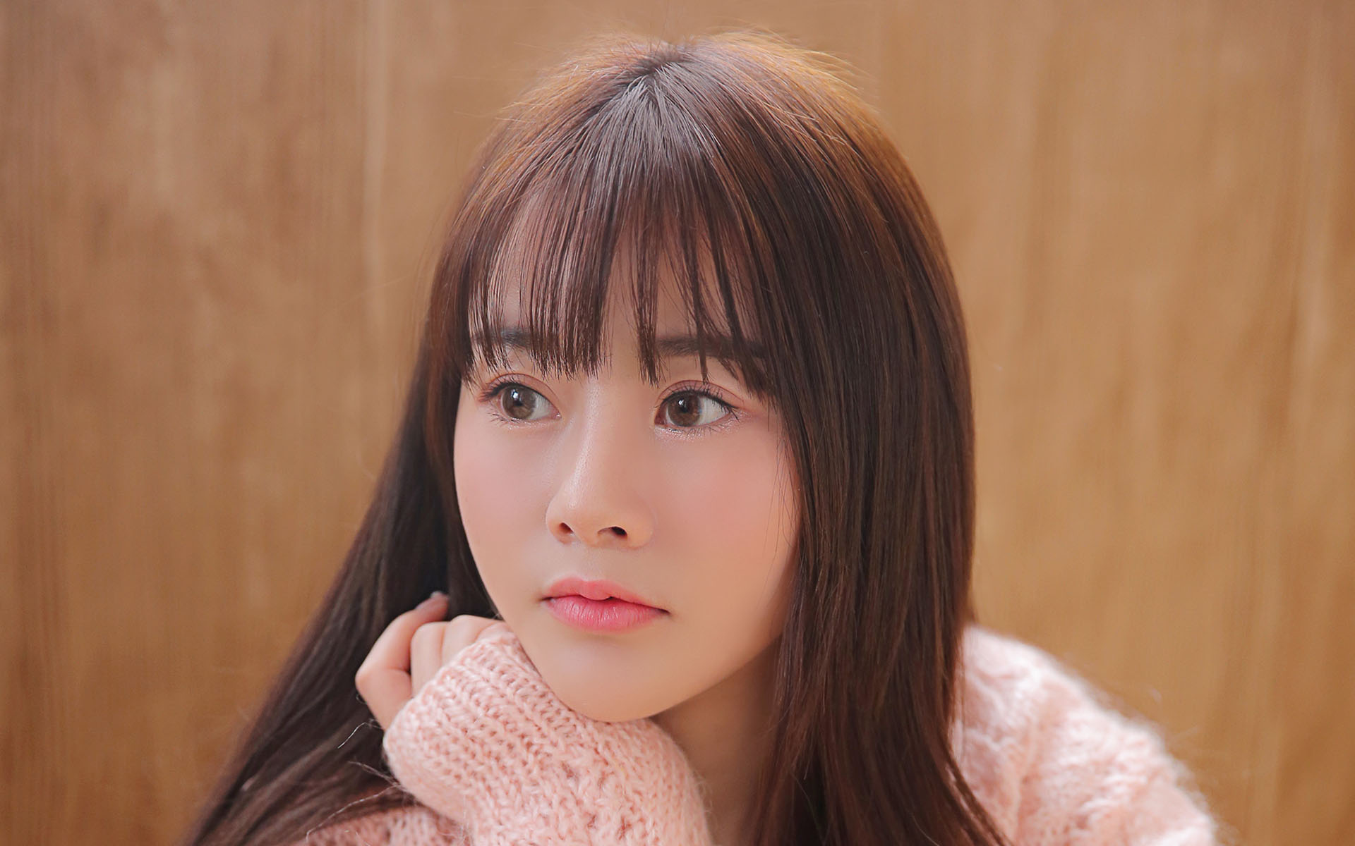 “爹地，我和妈咪好想你！”“来，爹地亲一个！”