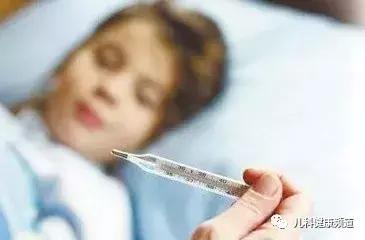 扁桃体发炎引起发烧怎么用药,小孩鼻炎引起咳嗽发烧用药