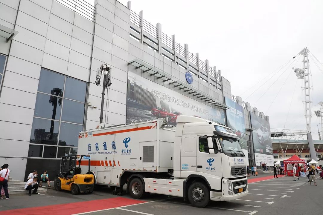 保证网速随时“满格”车迷观车、晒图两不误