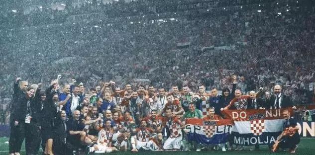 克罗地亚球迷赛后欢庆,克罗地亚首都球迷欢庆胜利