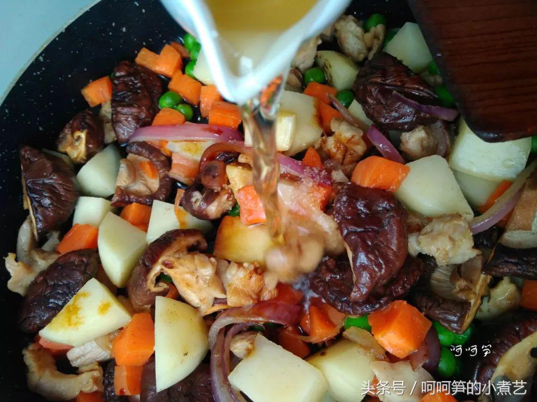 板栗土豆胡萝卜香菇焖鸡的做法,用电饭锅做的香菇焖饭