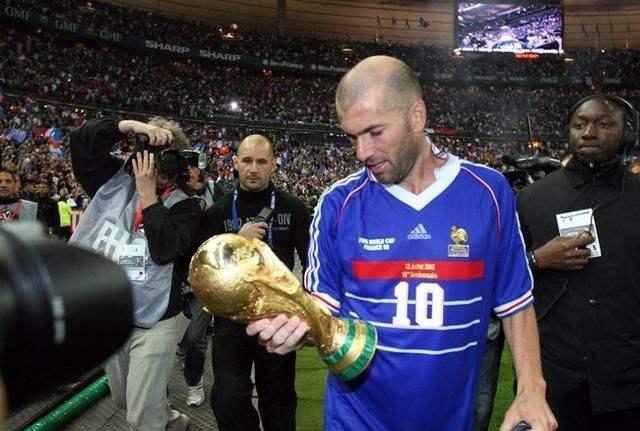 足球史上十大传奇足球巨星,谁是足球史上最伟大的6号