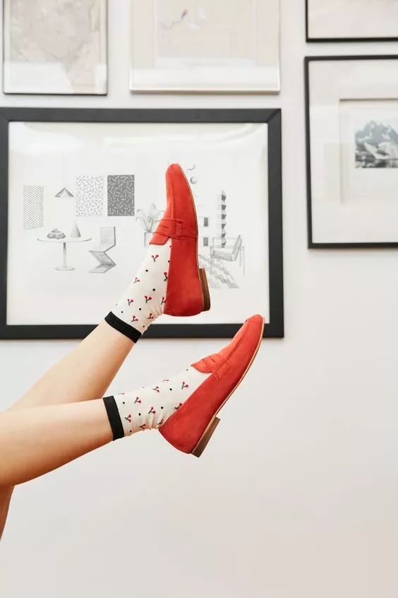 当我们穿着相同鞋子的时候,只有袜子能代表你的个性了