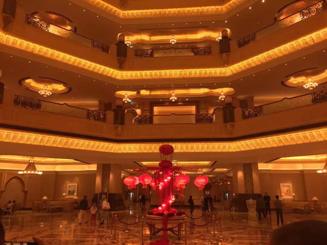 习*平近**来访，阿联酋当地手机上出现了一行字