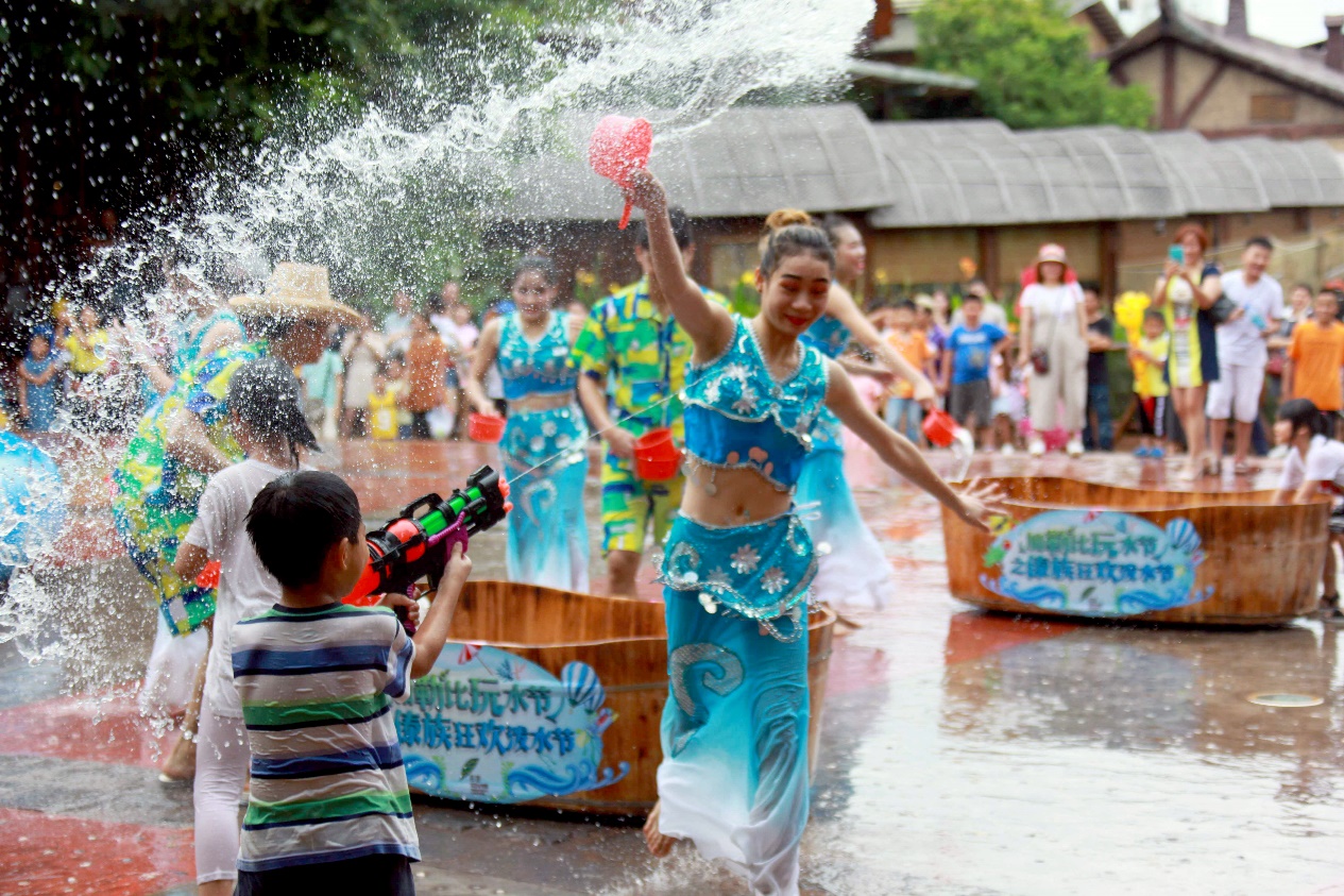 好玩不晒还能带娃，长鹿夜场一次过玩够本！