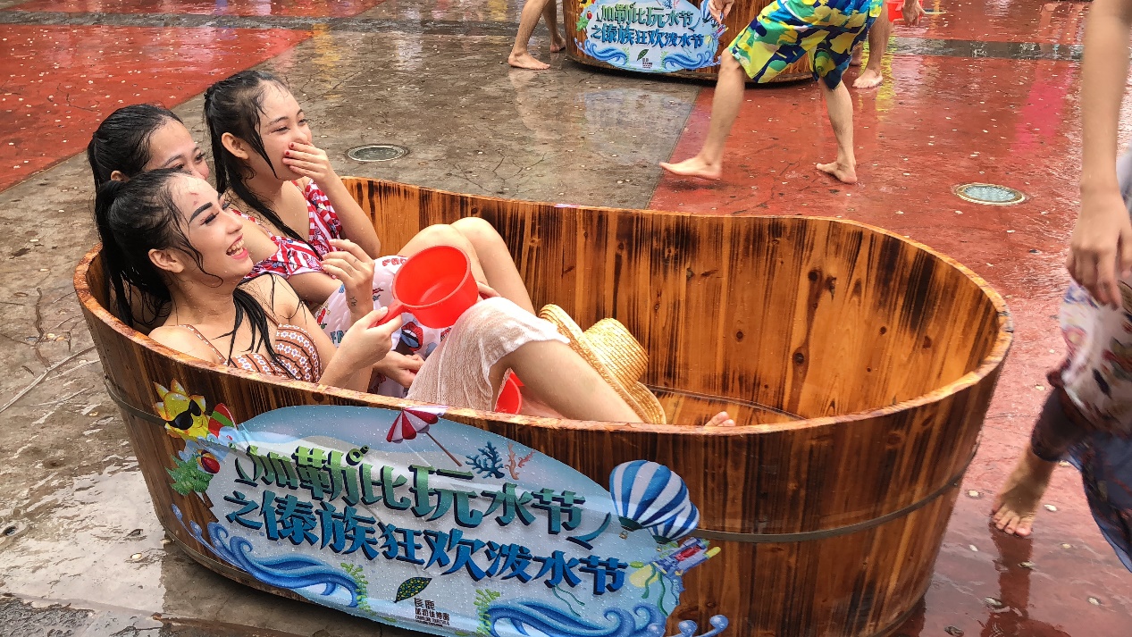 好玩不晒还能带娃，长鹿夜场一次过玩够本！