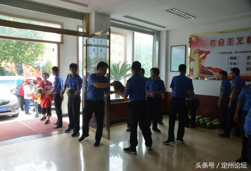 河北定州这些人竟然买了一万两千斤西瓜！给全城最可爱的人