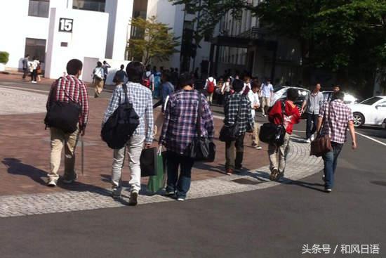 日本理科男的超高撞衫率，怎么穿都是错，审美难道没救了吗？