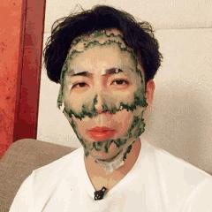 我爸一个人在家的时候用了我妈闲置的BB霜……