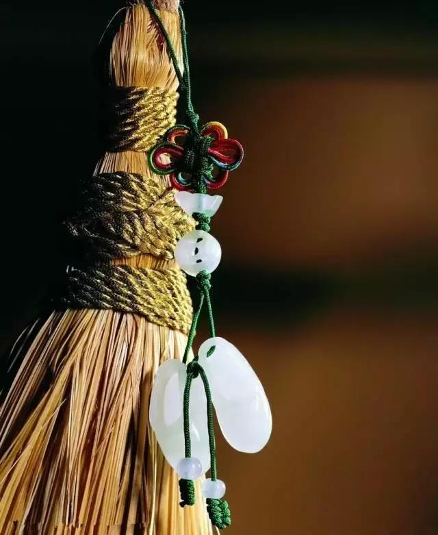 中国结是中国的一种传统而典型,中国结的样式和寓意