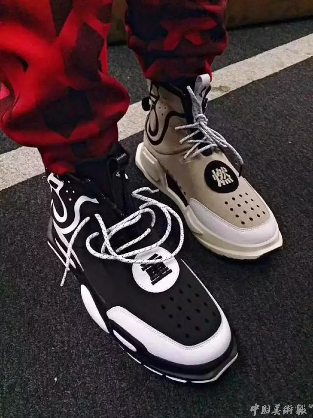 李宁拿大哥大短袖,2018年李宁纽约时装周