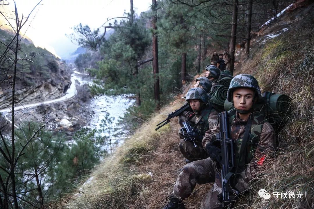 品图：大国末梢的站立者