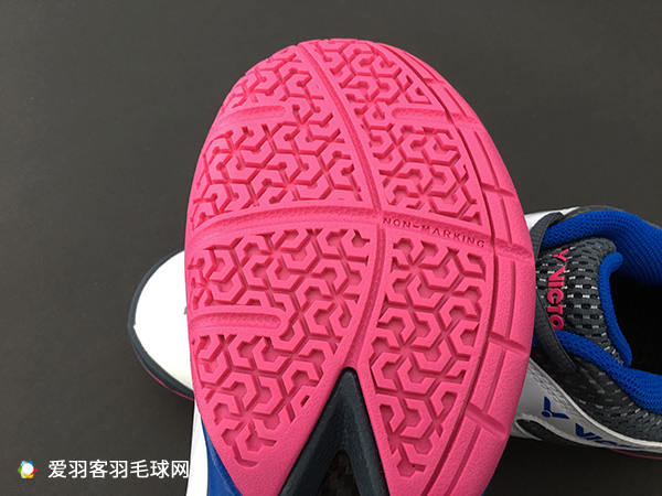 胜利8510和9200哪个好,胜利p8510羽毛球鞋测评