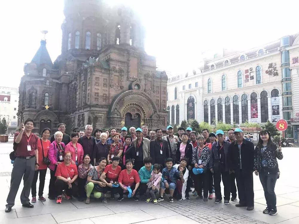 专列开向正北方，健康老人相聚呼伦贝尔草原，河南多地均可上下客