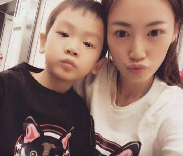 王宝强跟马蓉小孩是亲生的吗,王宝强和马蓉的孩子哪个是亲生的