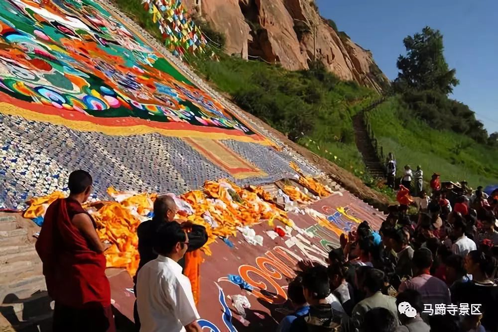 塔尔寺的晒佛节,一年一度的晒佛节