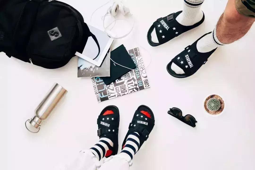 夏天鞋子可以当拖鞋穿的,可以当拖鞋也可以当板鞋穿