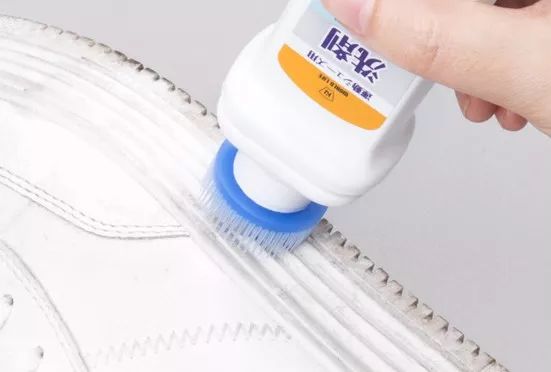 小白鞋脏了去超市买什么东西来擦,鞋子拼团小白鞋